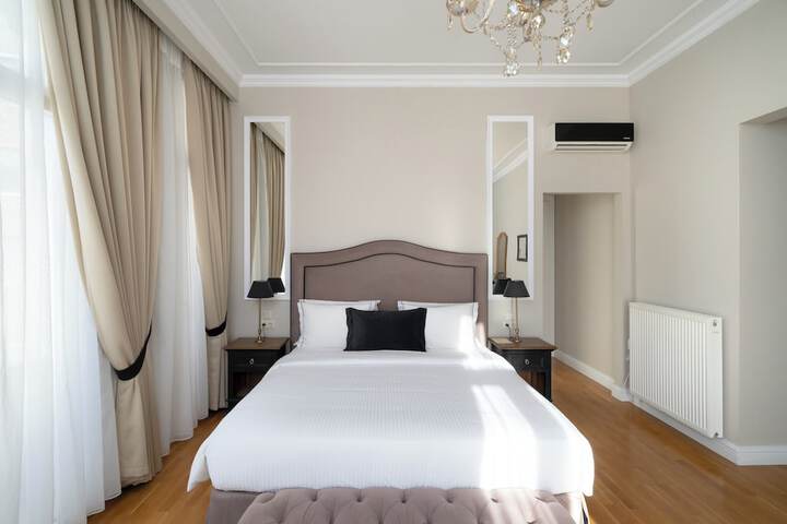 Room 28 of 63