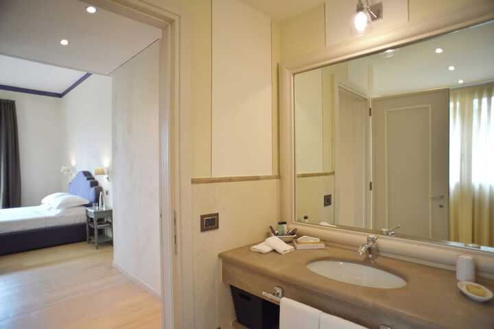 Room 169 of 216