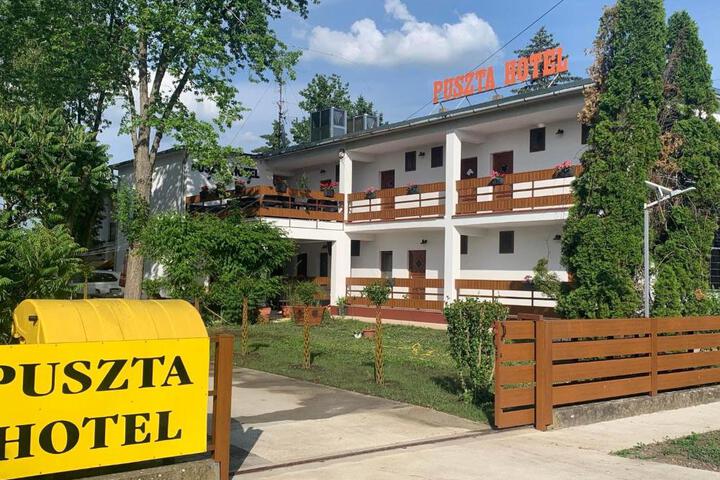 Exterior of Puszta Hotel