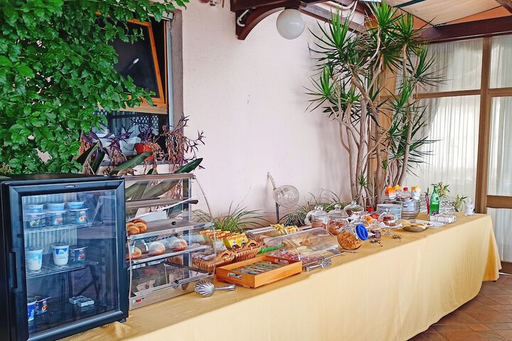 Breakfast/Coffee Service 157 of 204