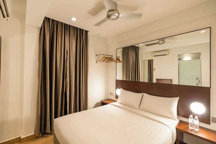 Room 16 of 40