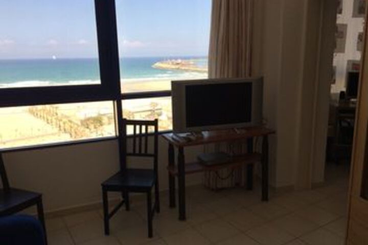 Room 15 of 16