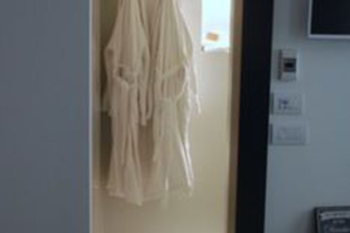 Room 8 of 27