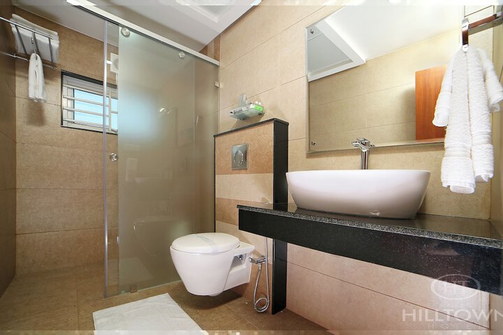 Room 32 of 53