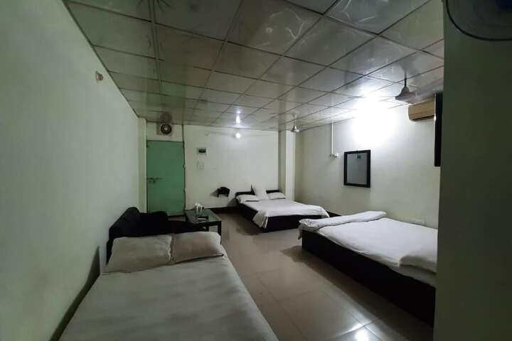 Room 6 of 11