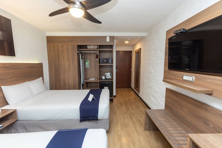 Room 25 of 103