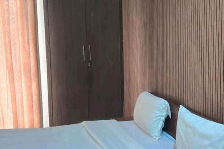 Room 9 of 24