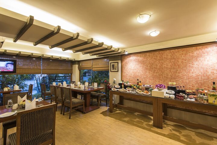 Dining 77 of 94