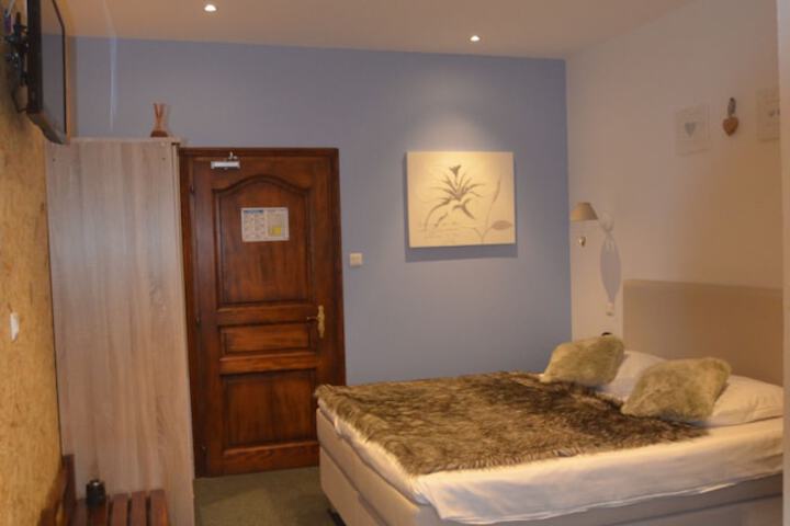 Room 6 of 91