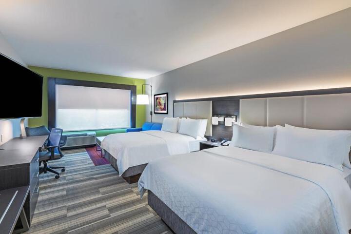 2 Queen Beds (6 of 16)