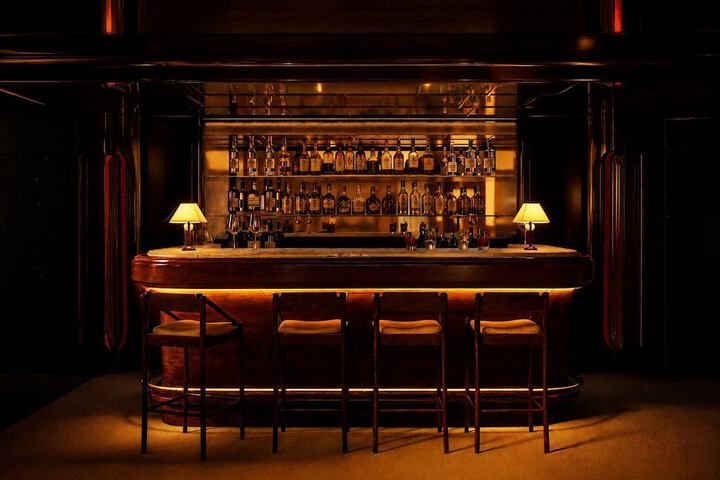 Lounge 10 of 10