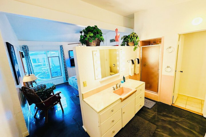 Studio King Bed Patio Kitchenette (36 of 51)