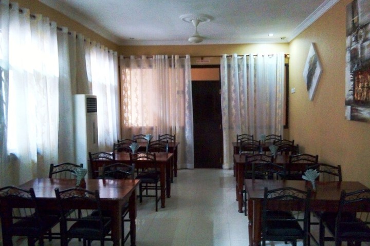 Dining 35 of 47