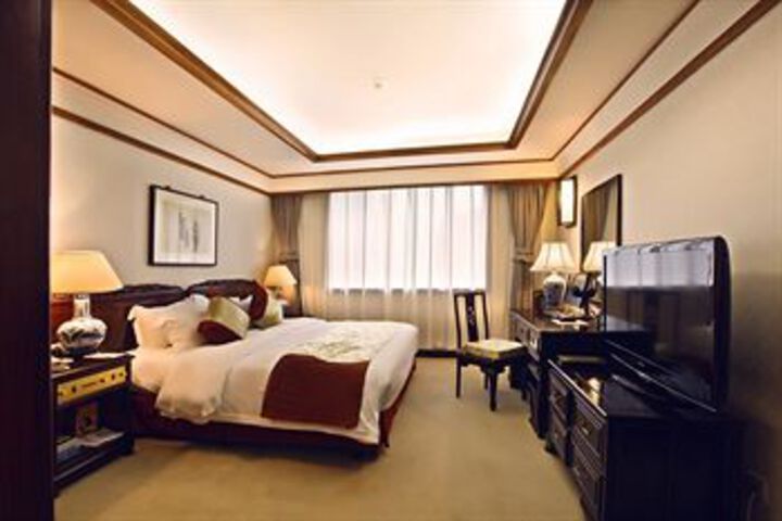 Room 12 of 28