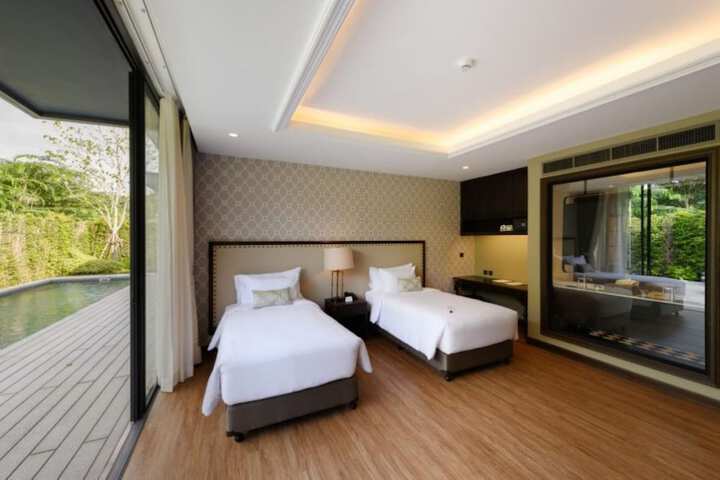 Room 25 of 184