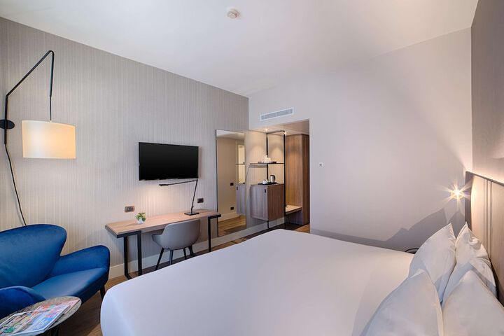 Room 33 of 75