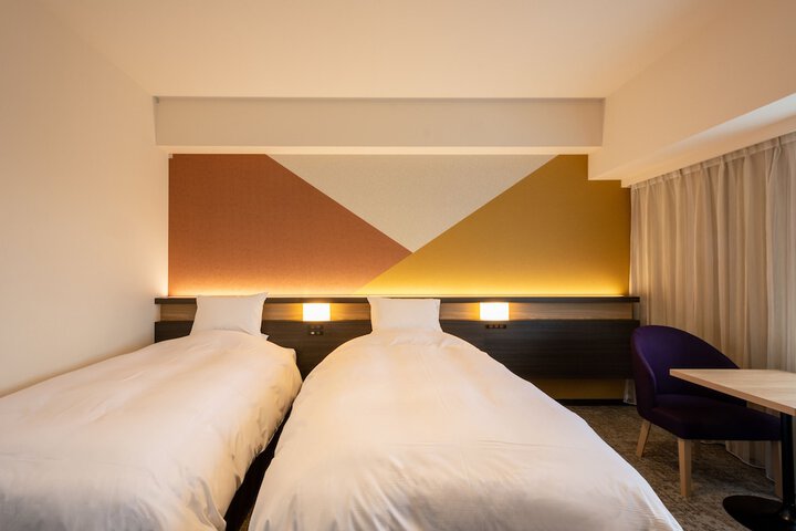 Room 11 of 83