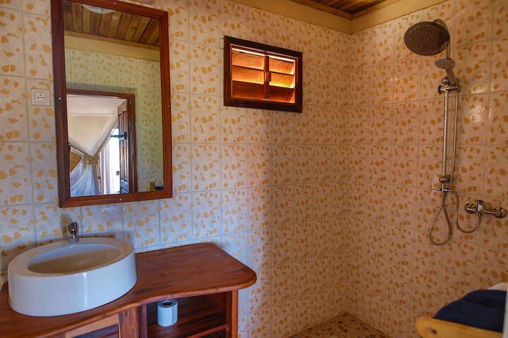 Room 16 of 44