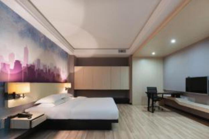 Room 15 of 16