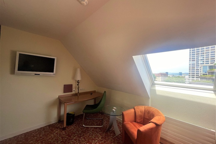 Room 60 of 132