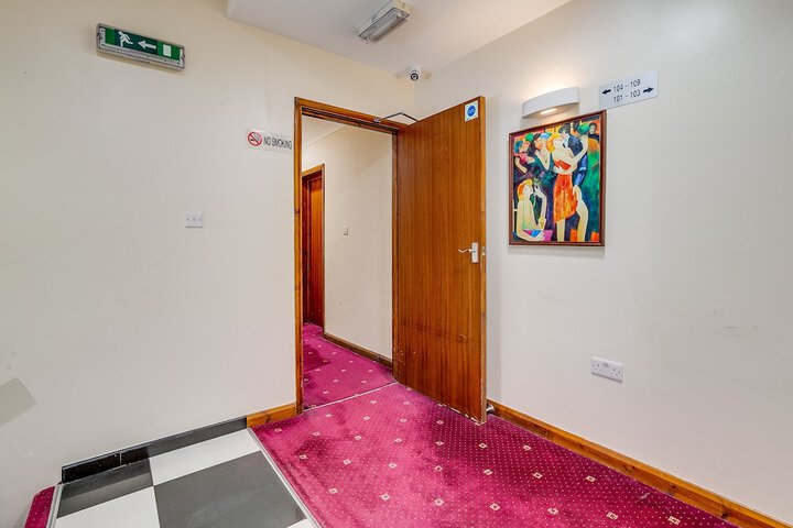Room 10 of 103