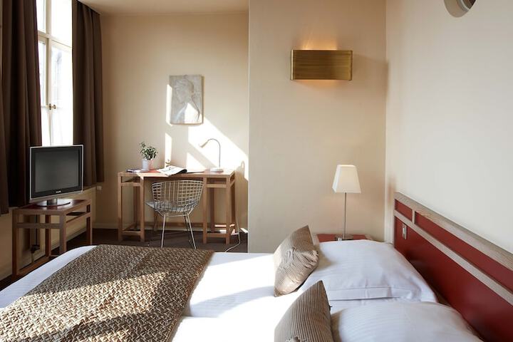 Room 5 of 38