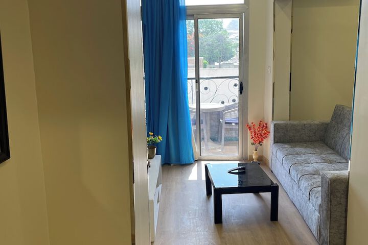 Room 16 of 196