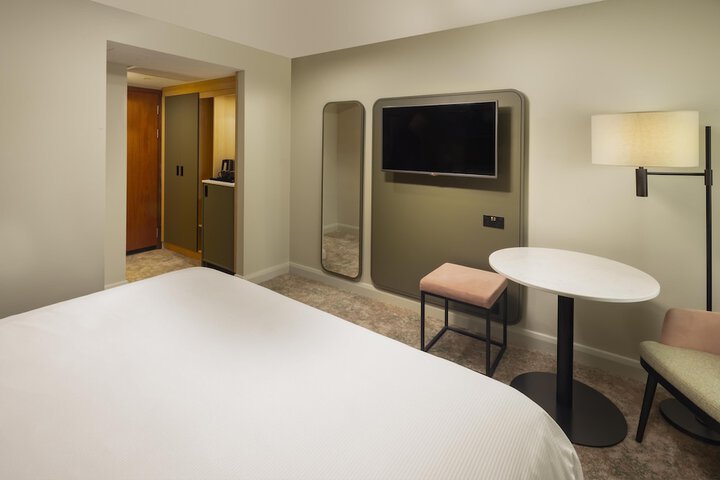 Room 54 of 179
