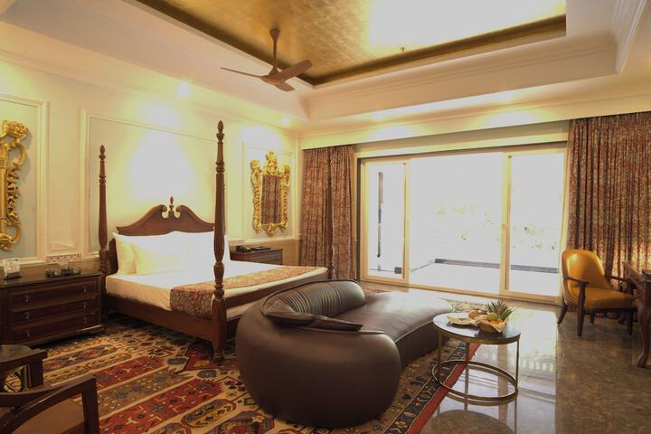 Room 8 of 32