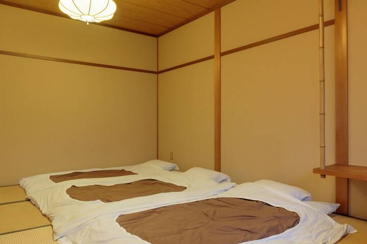 Room 23 of 65