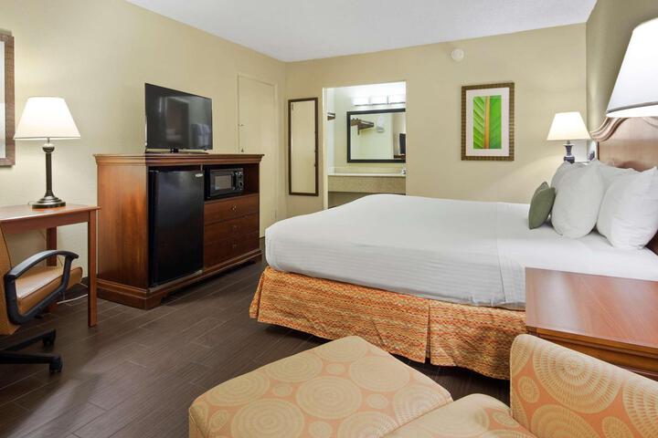 1 King Bed Courtyard View Full Breakfast (6 of 15)
