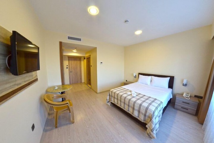 Room 12 of 24