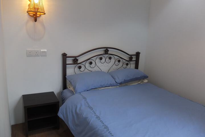 Room 4 of 37