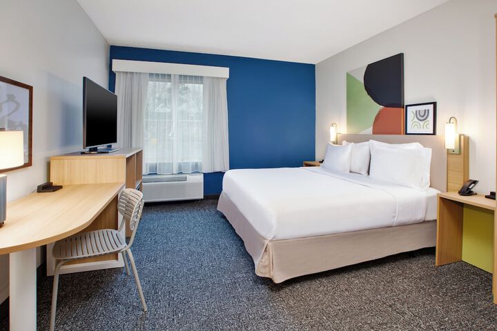 1 King Bed (4 of 15)