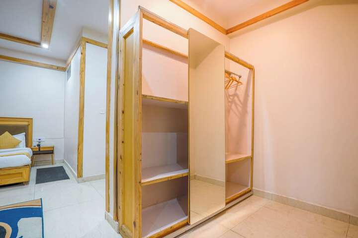 Room 42 of 100