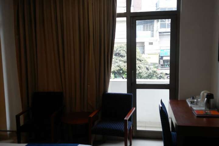 Room 9 of 28