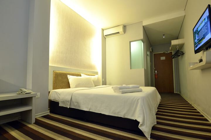 Room 8 of 16