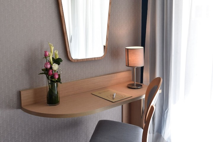 Room 17 of 37