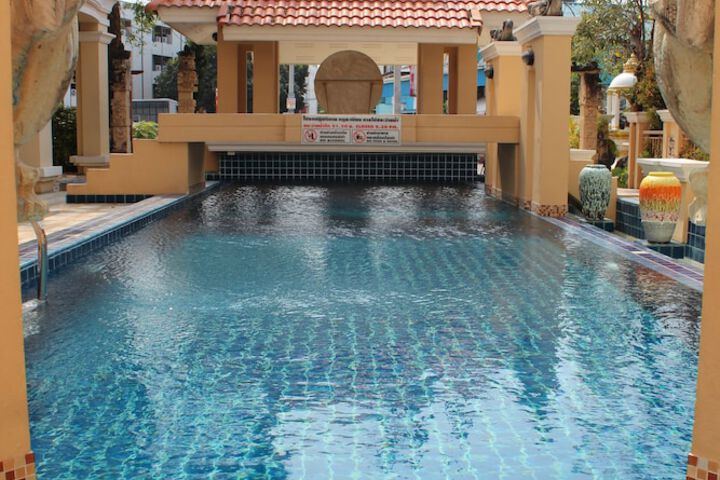 Pool 51 of 60