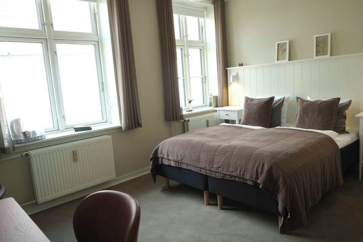 Room 140 of 214