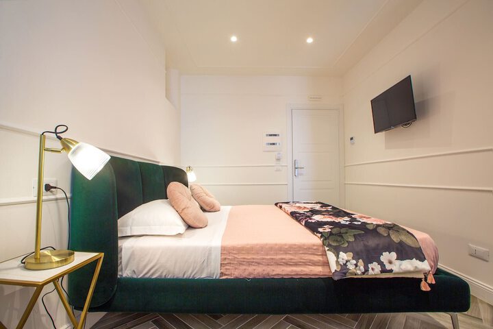 Room 9 of 74