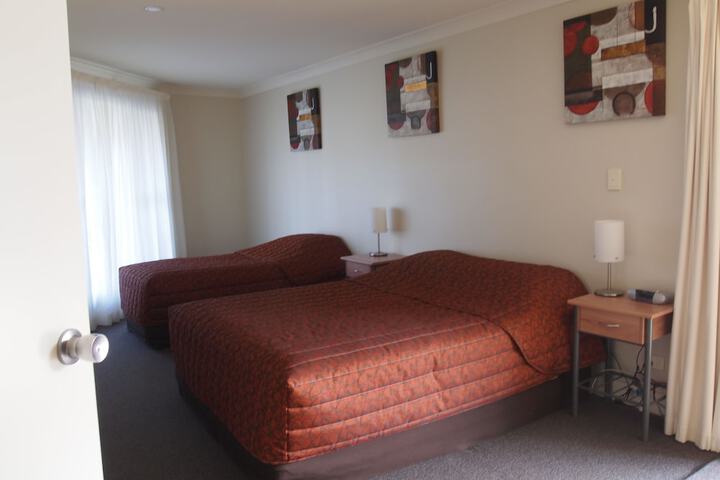 Room 6 of 39