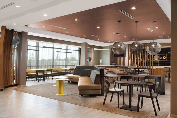 Lobby lounge