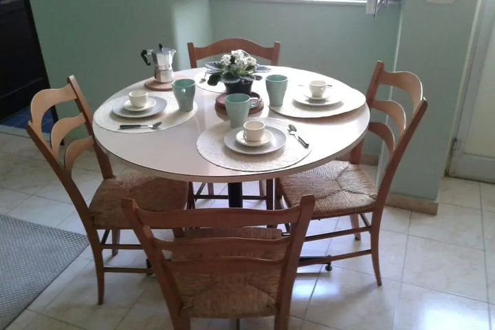 Dining 2 of 6