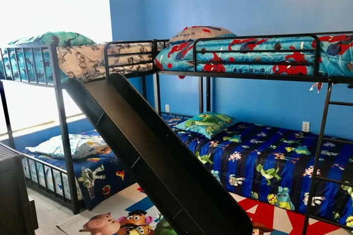 Room 3 of 28