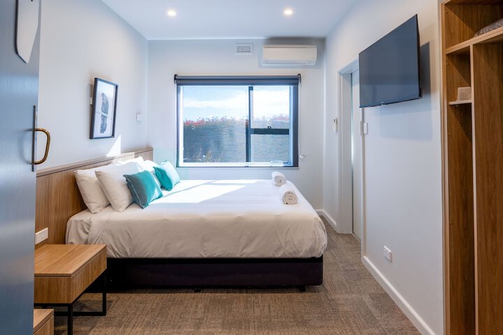 Room 5 of 13
