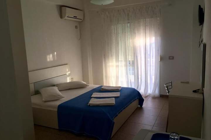 Room 4 of 37