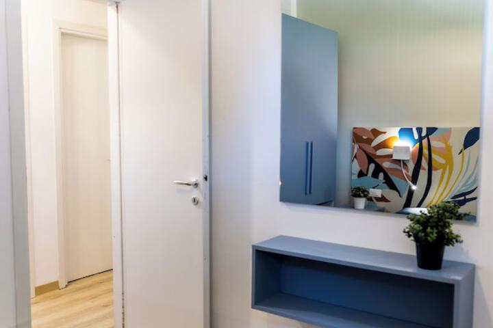Room 45 of 243