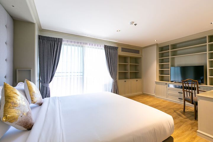 Room 3 of 28