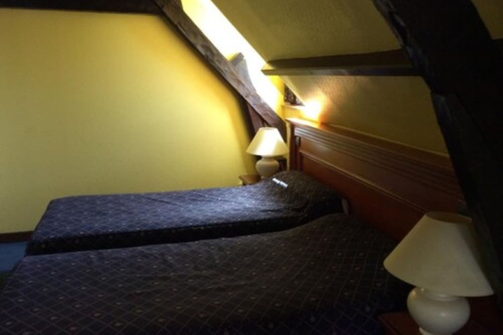 Room 10 of 38